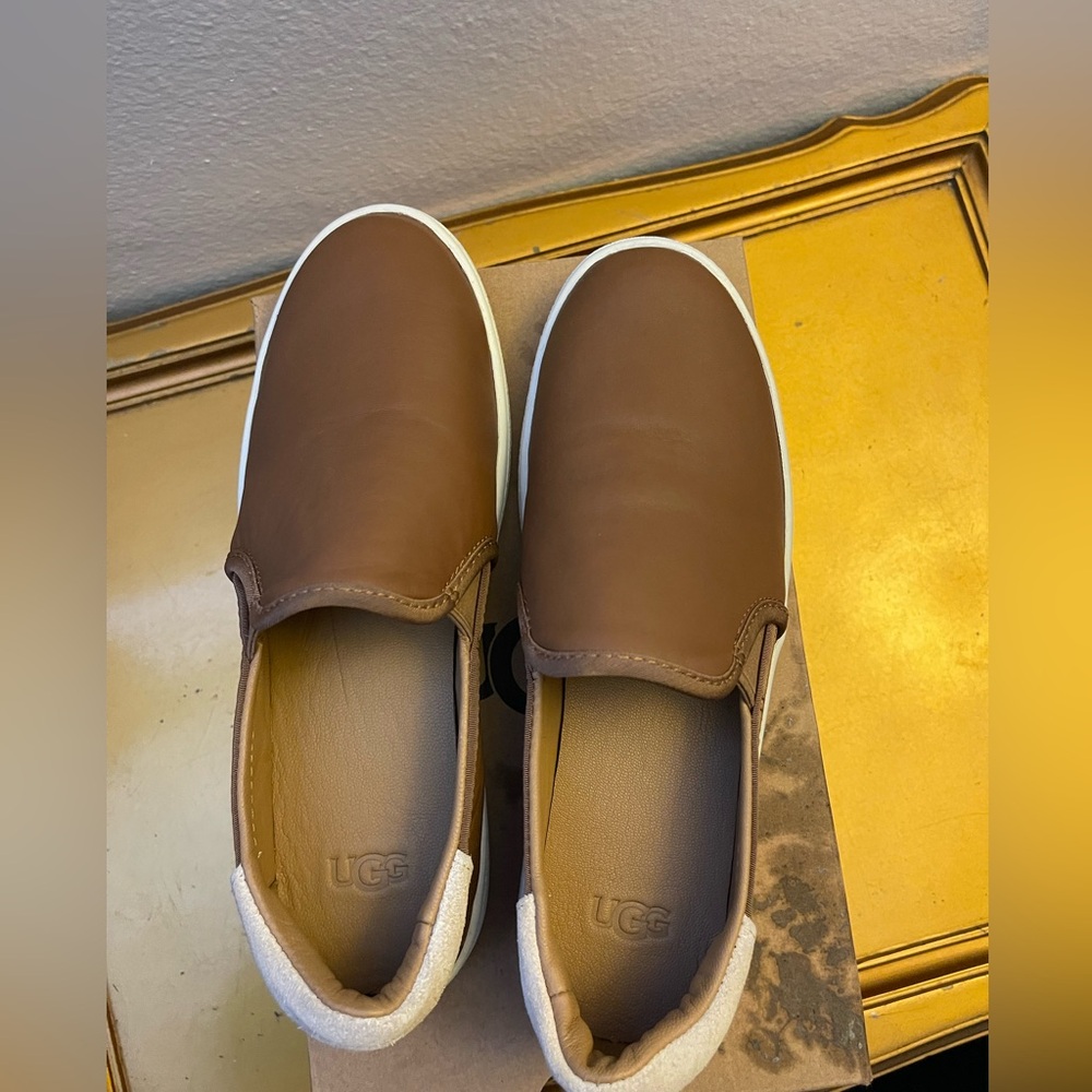 BRAND NEW UGG CAS LEATHER SNEAKER!!!